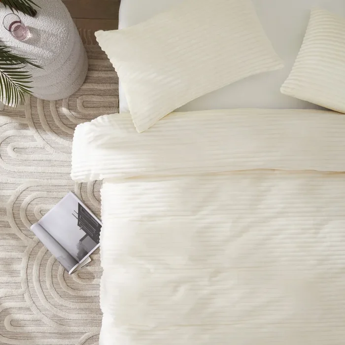 Off White Fur Ribbed Quilt Cover Set