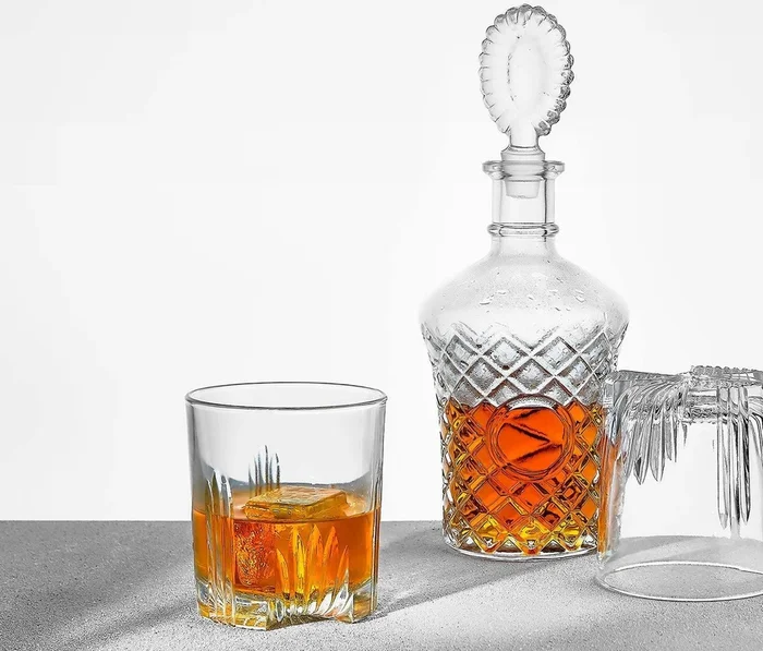 The Streetcar Bar Set: Decanter & Rocks Glasses – Vintage